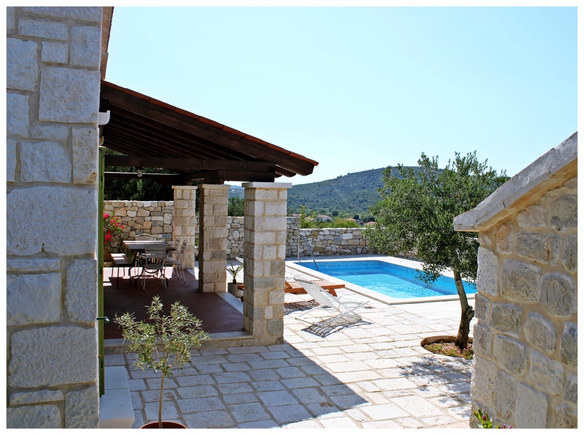 Villa Kate covered terrace